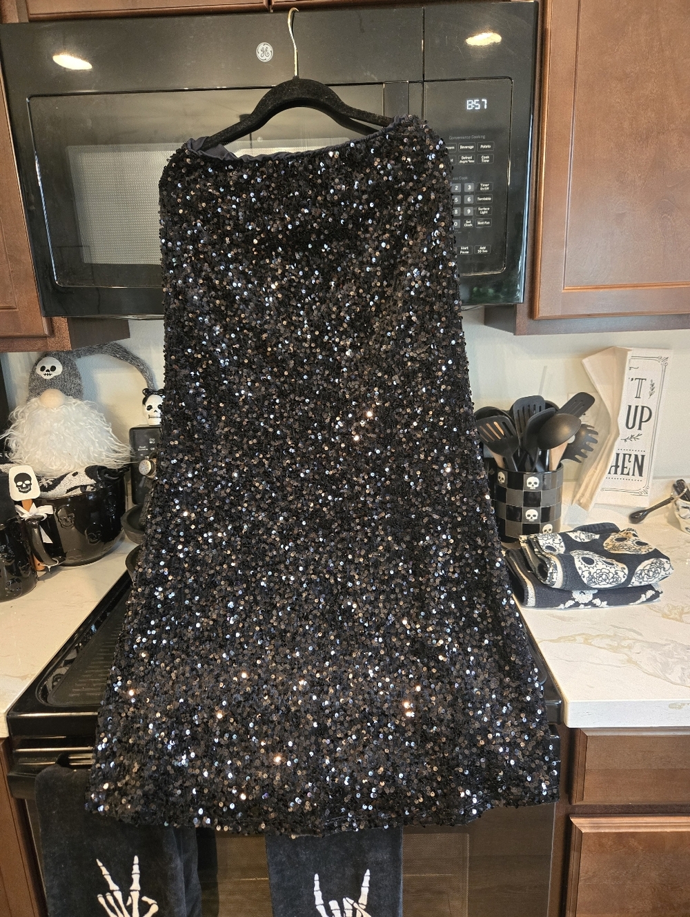 NWT. Black Sequin A Line Maxi Skirt . Size M - Picture 3 of 8